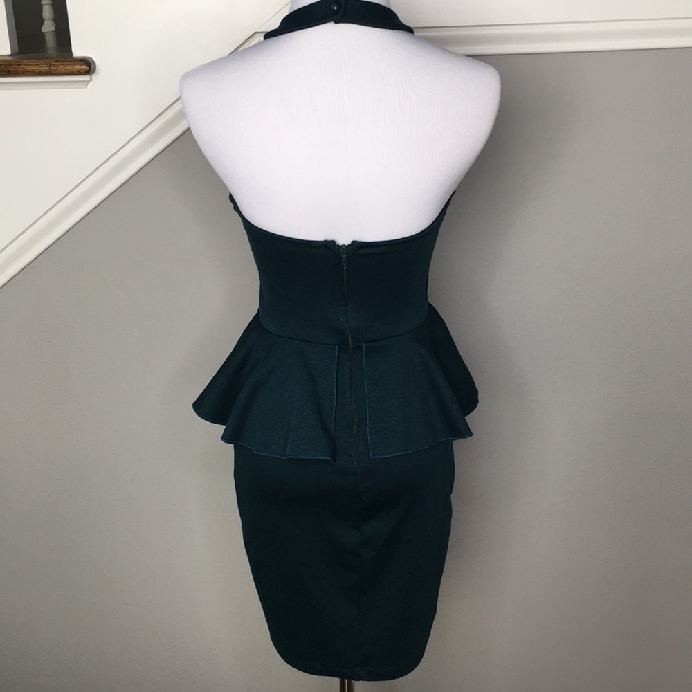 Solemio Green Sleeveless Halter Peplum Dress - Picture 3 of 5